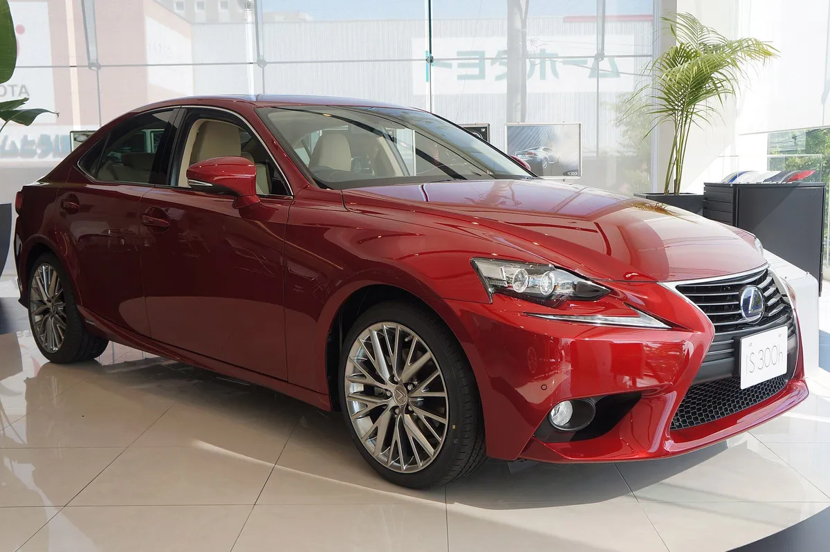 Lexus IS XE30 pre-facelift (2014–2016)